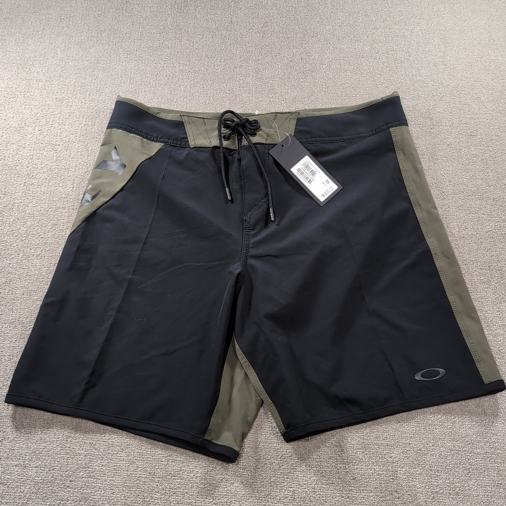 Oakley Floater Angle Block 18in Ultimate Blackout‎ Boardshorts Green Black NWT